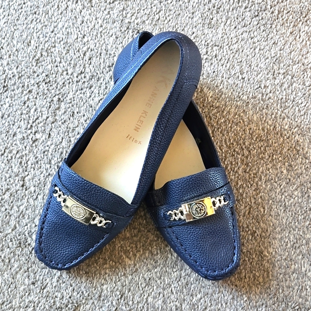 Women's casual shoes